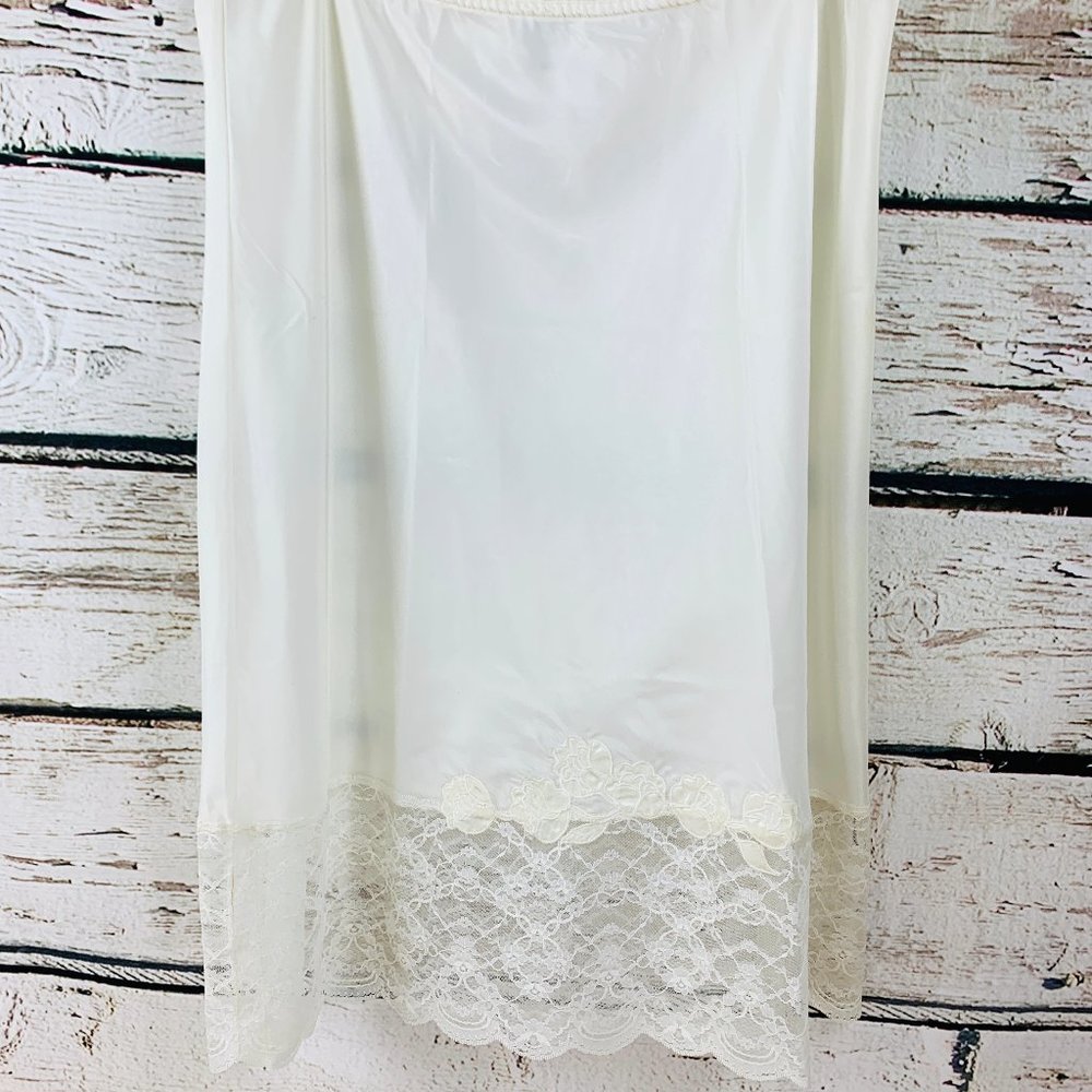 Corhan Vintage Slip Ivory Floral Lace Medium